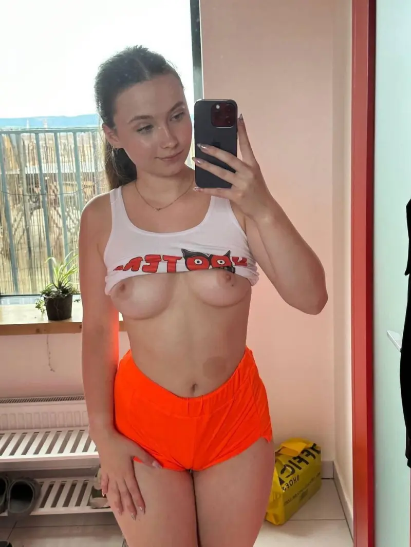 hohesis409 (18) female from US - sexting partner