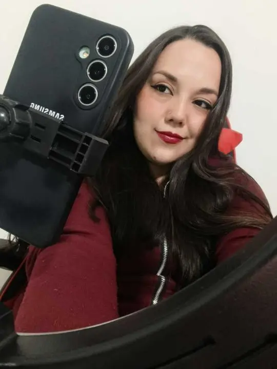 holiwe (18) female from DK - sexting partner