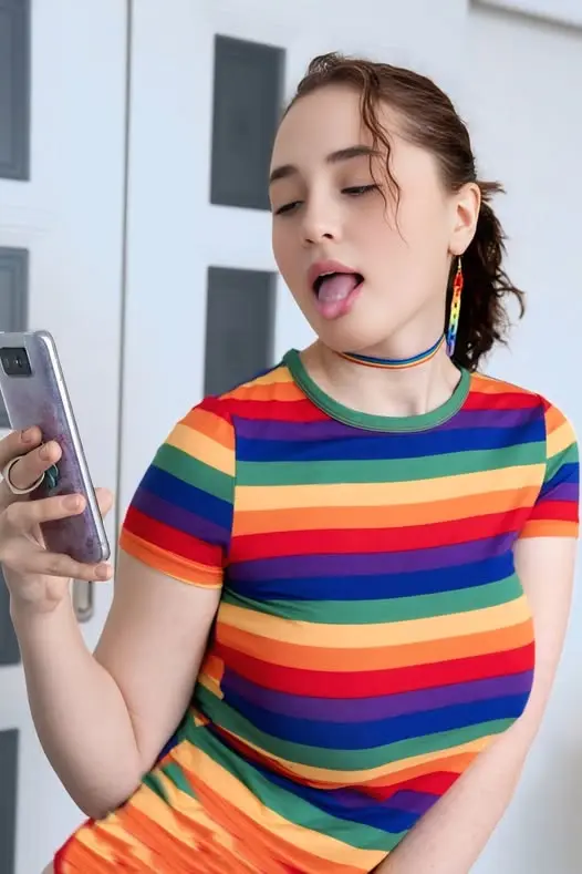 homoye9300 (26) female from CH - sexting partner