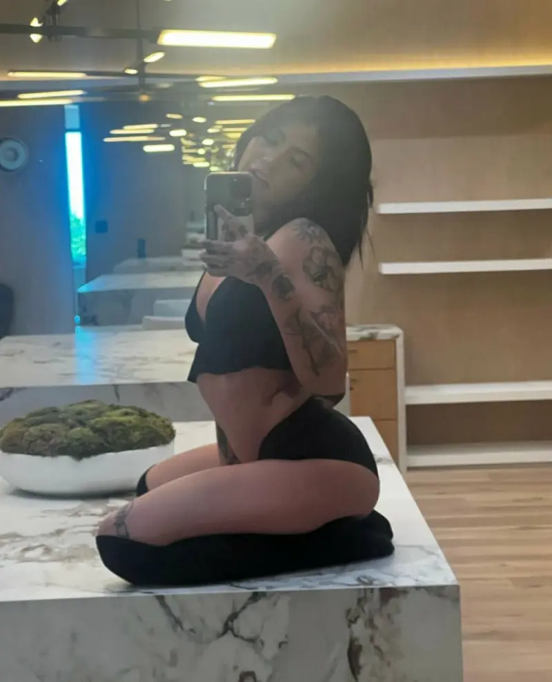 honey96 (18) female from GB - sexting partner