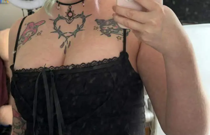 hornynow988 (18) female from IE - sexting partner