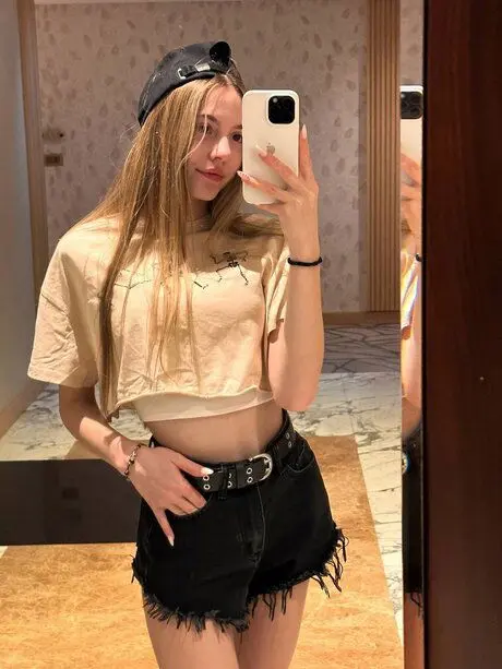 hosev44608 (18) female from CO - sexting partner