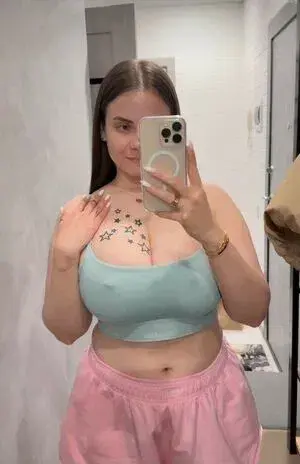 hosomo9146 (22) female from US - sexting partner