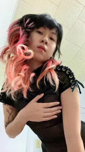 hotasaw454 (18) female from US - sexting partner