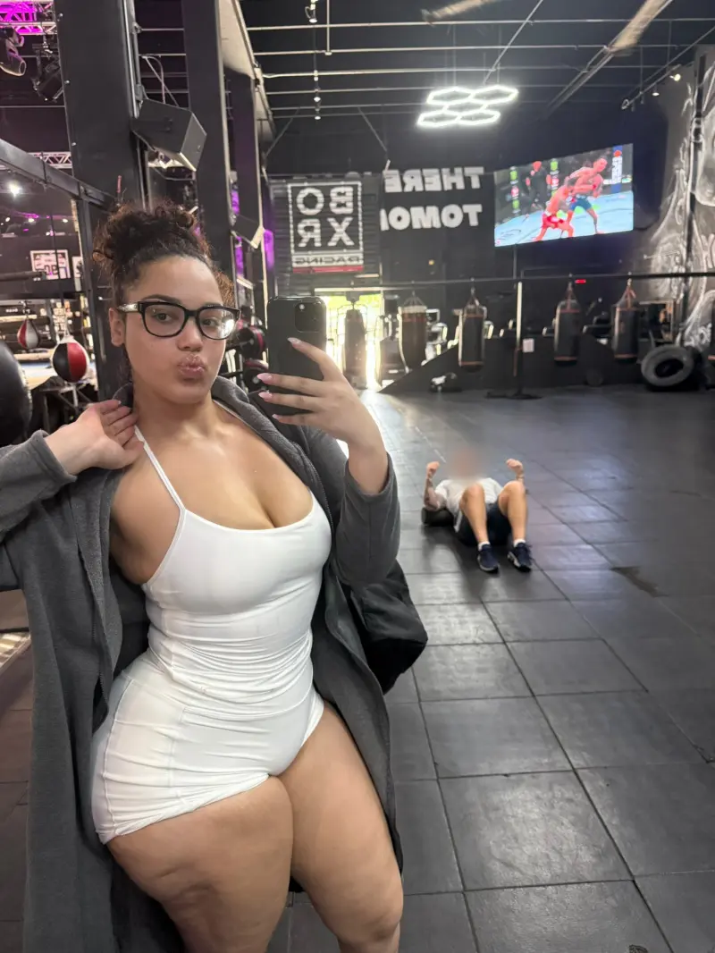 hotcharlotte (18) female from US - sexting partner