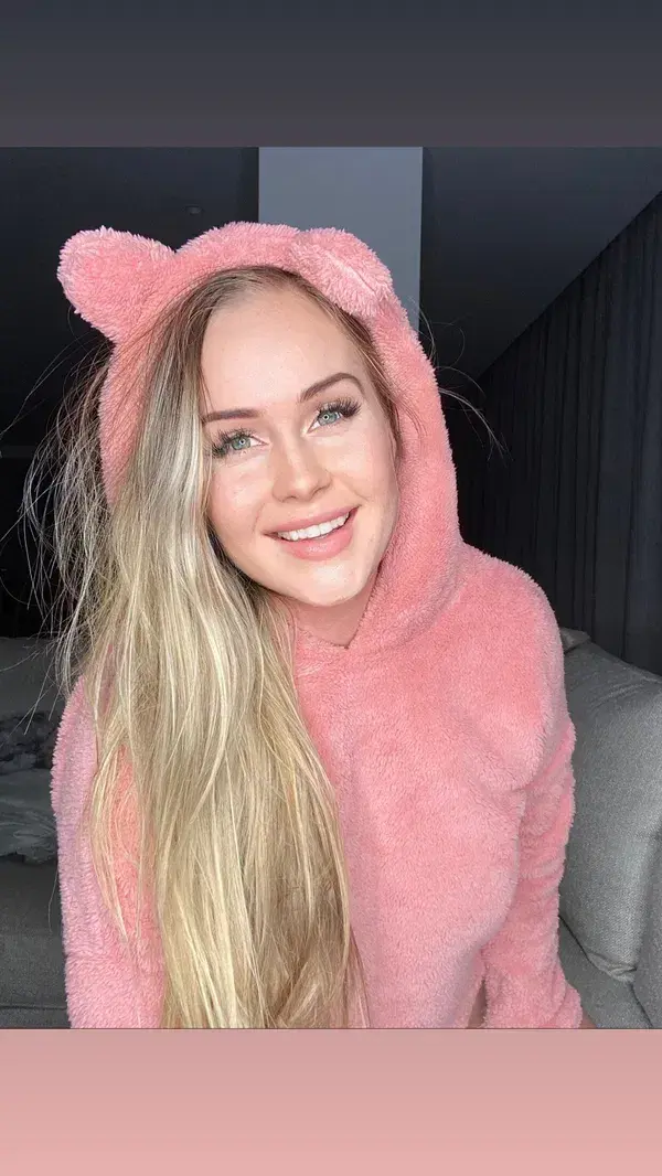 hotsexy1 (18) female from GB - sexting partner