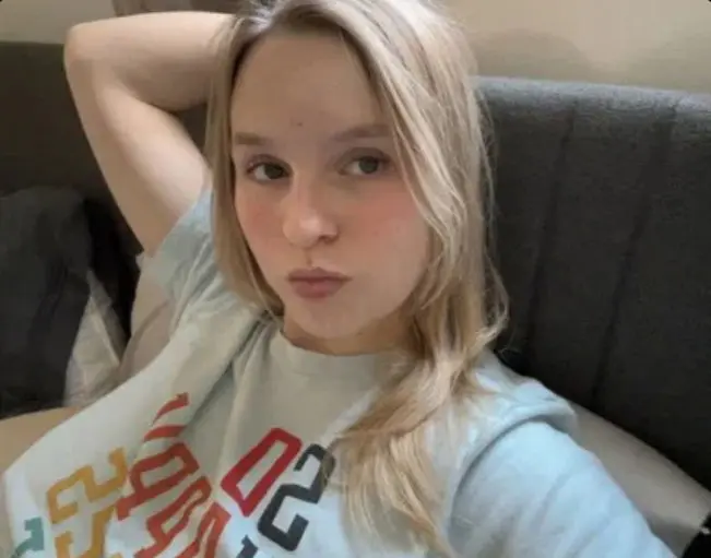 hoxohapo (18) female from GB - sexting partner