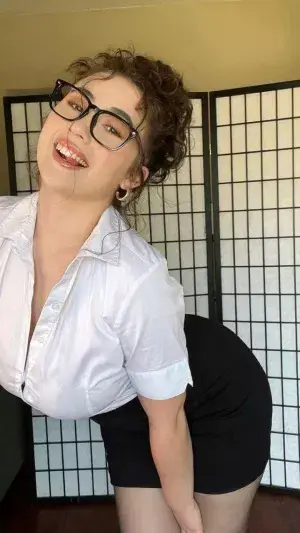 hoyiwa1144 (18) female from US - sexting partner