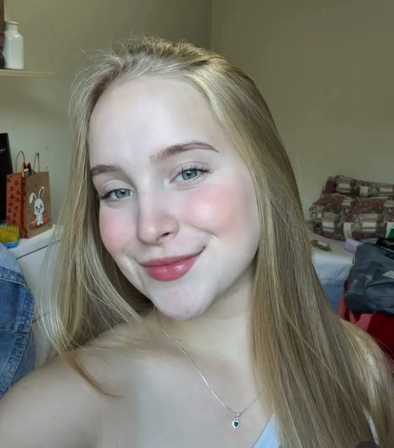 hqkfwyq (18) female from FR - sexting partner