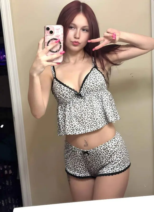 hunybuj (18) female from US - sexting partner