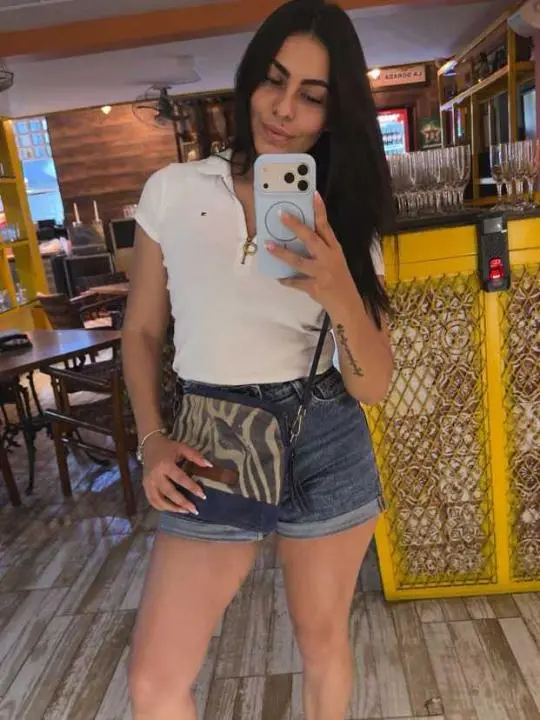 huvaki (24) female from BE - sexting partner