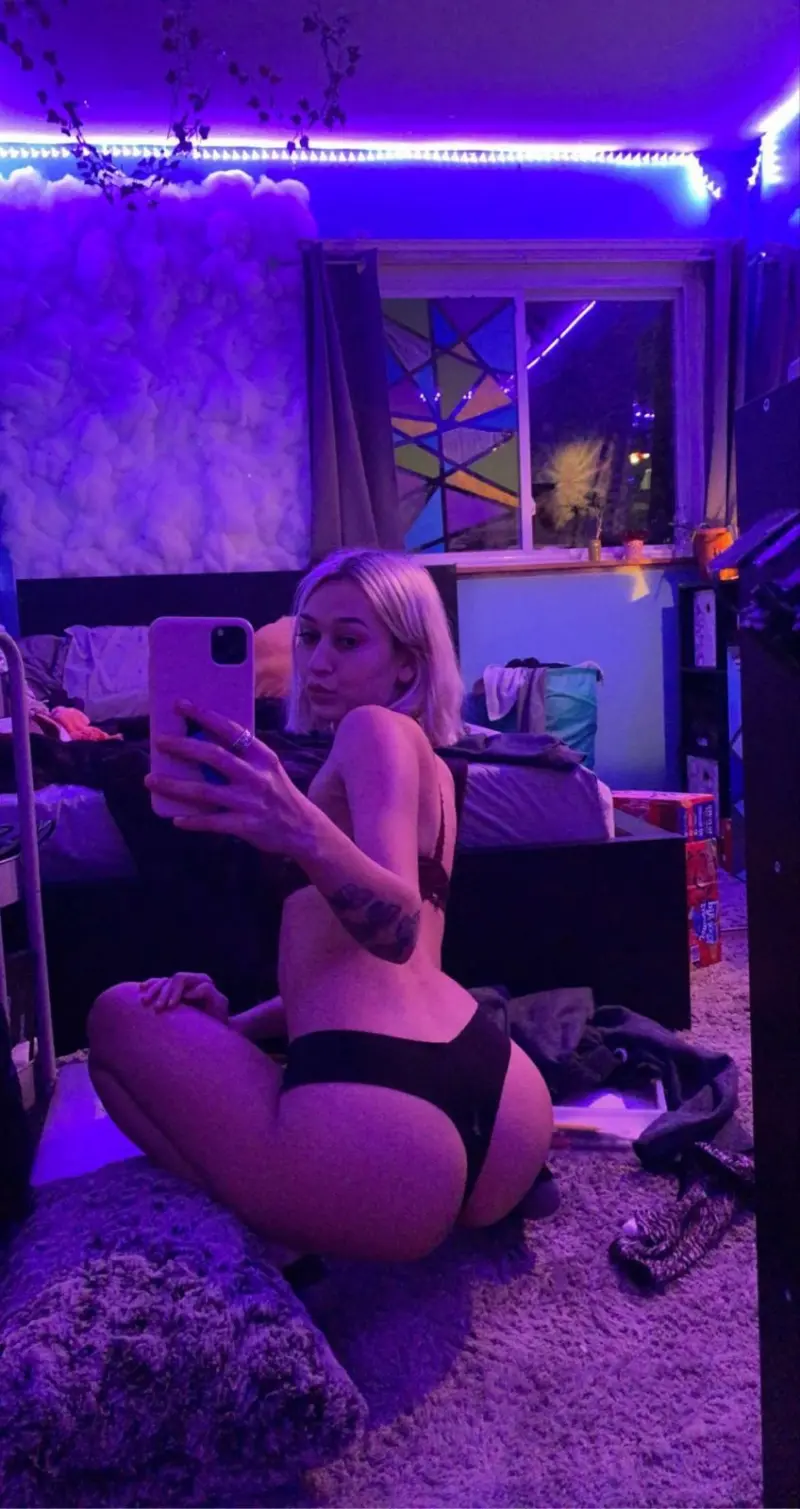 hwrufzoasv (22) female from BE - sexting partner