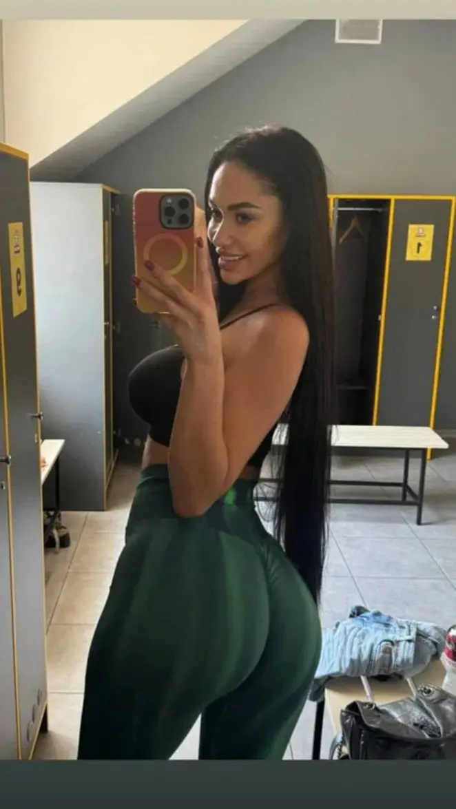 ifcwcbyz (18) female from US - sexting partner