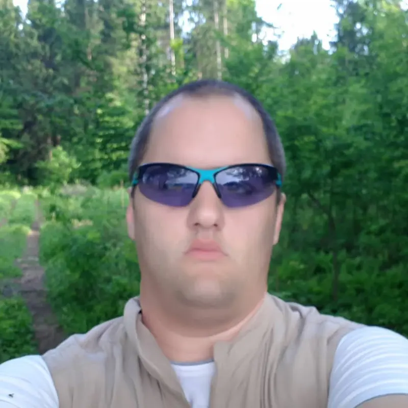 igorpesec (18) male from SI - sexting partner