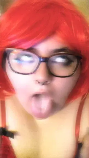 ittybittykitty2 (18) female from US - sexting partner