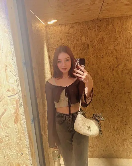 jabohak290 (21) female from AU - sexting partner