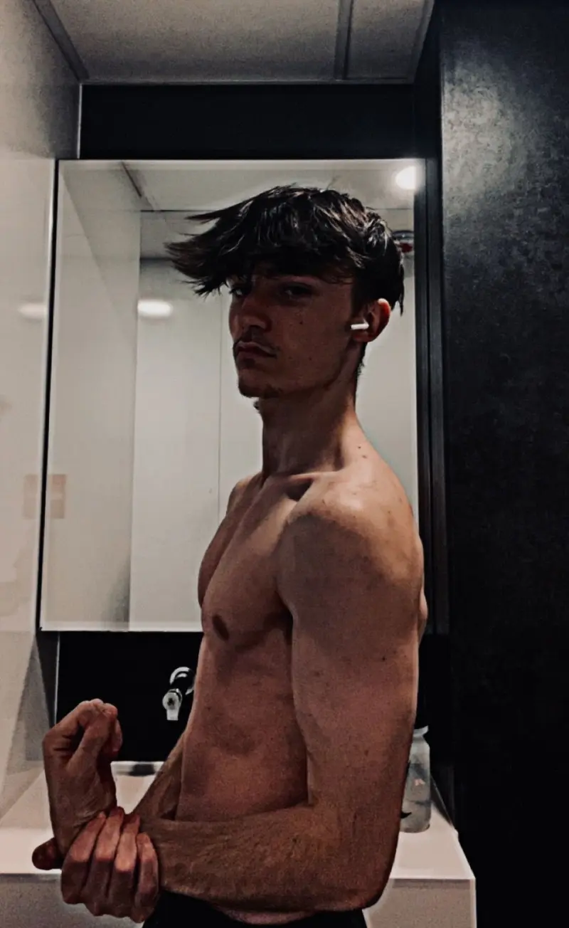 jackcarp207 (18) male from GB - sexting partner