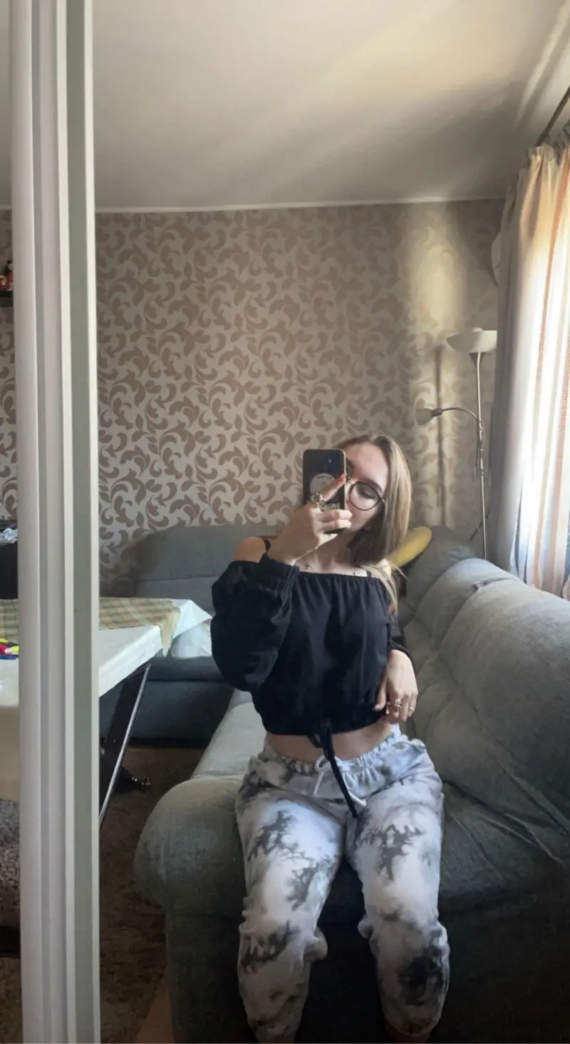 jacklin92x9292929 (18) female from US - sexting partner