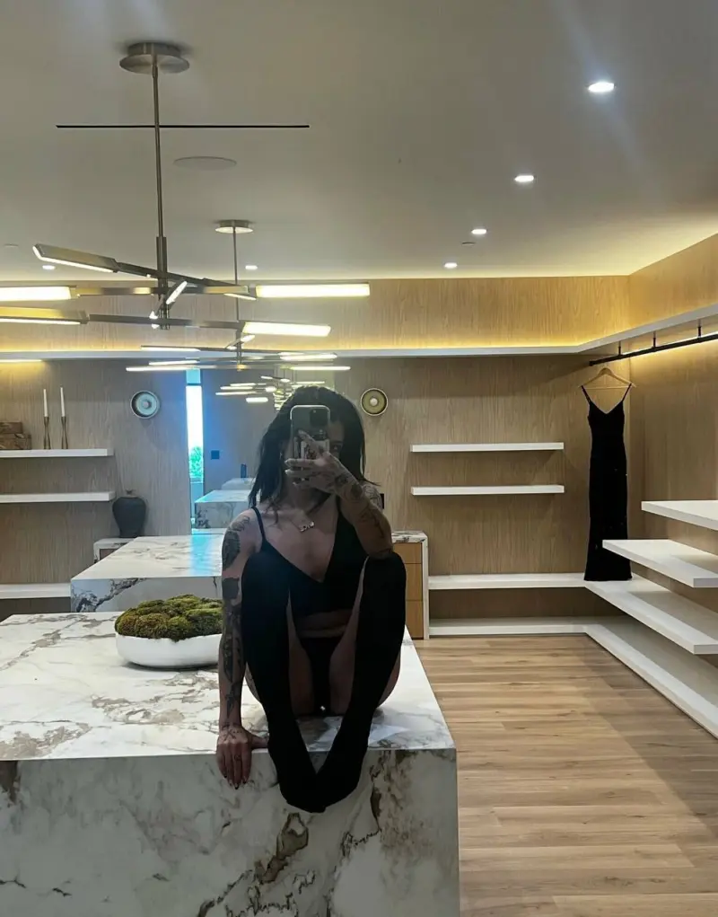 jafino4886 (18) female from US - sexting partner