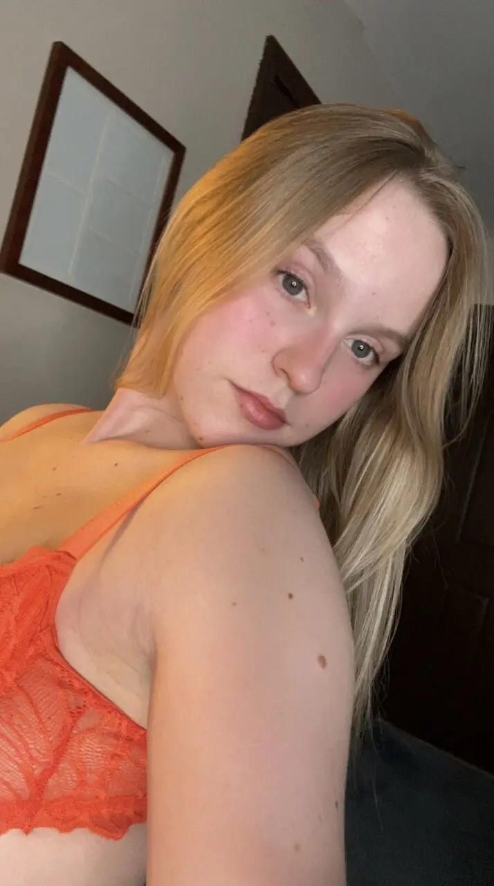 jakekuzi (18) female from GB - sexting partner