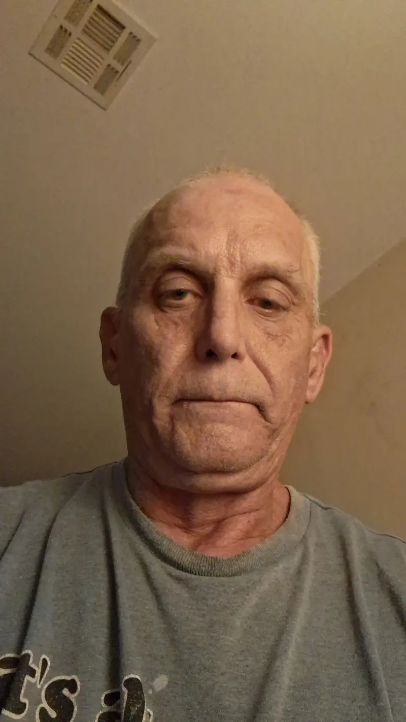 jamesniebaum17 (18) male from US - sexting partner