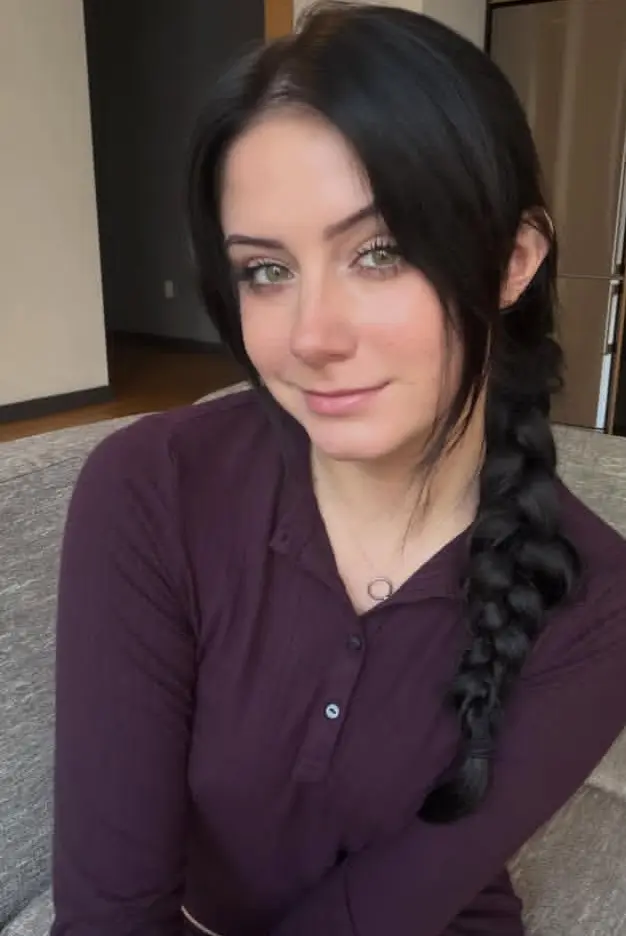 janemay827 (18) female from US - sexting partner