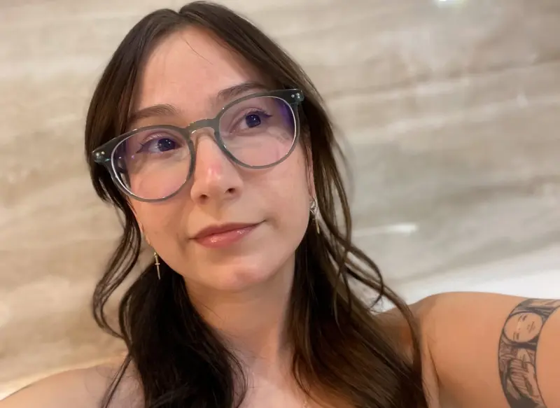 janetrojo21 (18) female from US - sexting partner