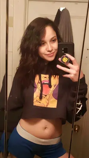 janina1021 (18) female from US - sexting partner