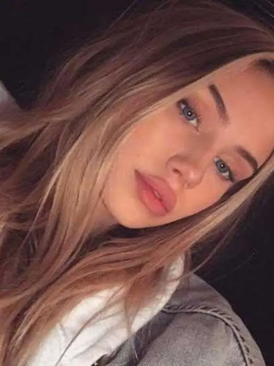 jaraxab824 (18) female from US - sexting partner