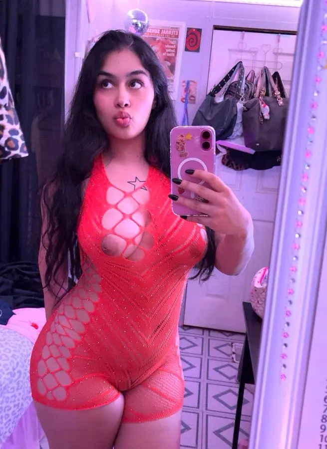 jarmatbut (18) female from US - sexting partner