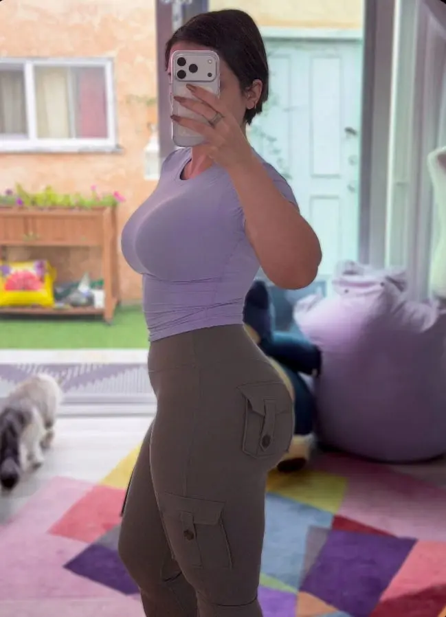 javayok (22) female from GB - sexting partner