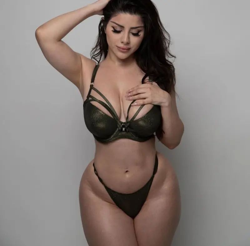 jazmen119ava (18) female from US - sexting partner