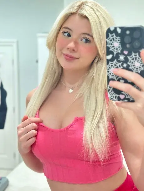 jekiyin343 (18) female from AE - sexting partner