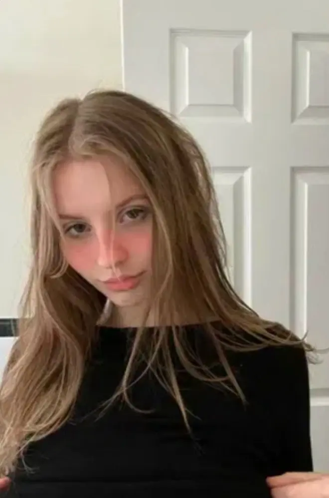 jeperih (18) female from FR - sexting partner