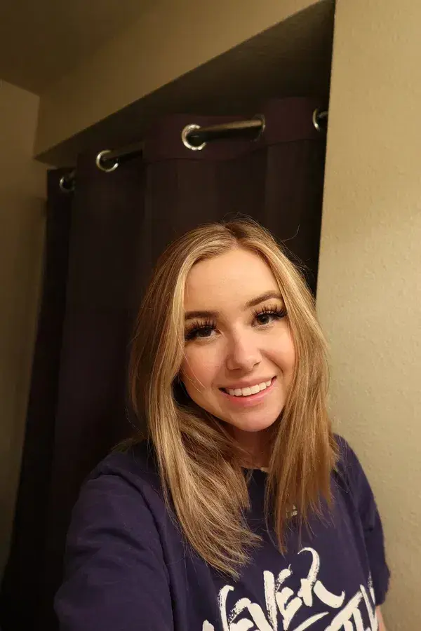 jesenir813 (18) female from US - sexting partner