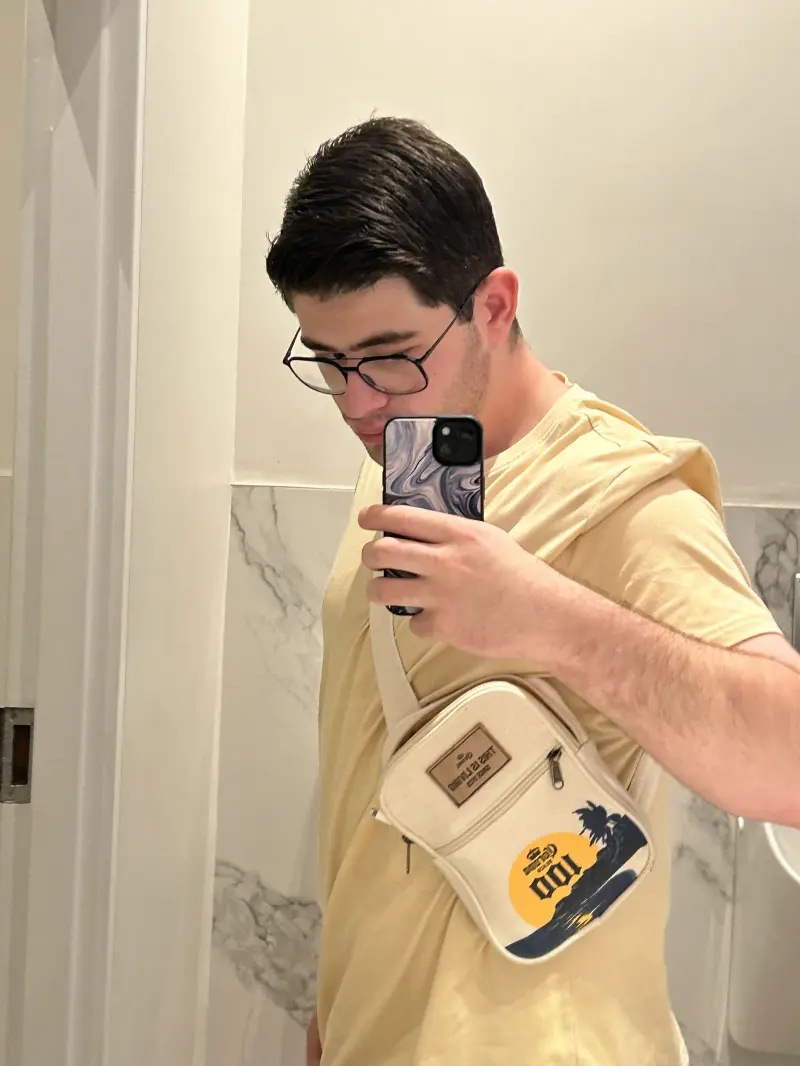 jessemattrothstein080307 (18) male from AU - sexting partner