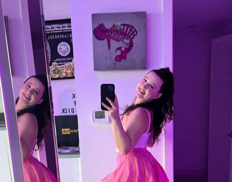 jetap67049 (18) female from CA - sexting partner