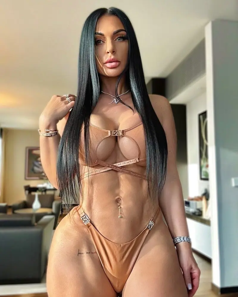 jeteta (25) female from CA - sexting partner