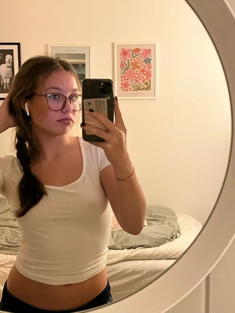 jewoy60881 (18) female from US - sexting partner