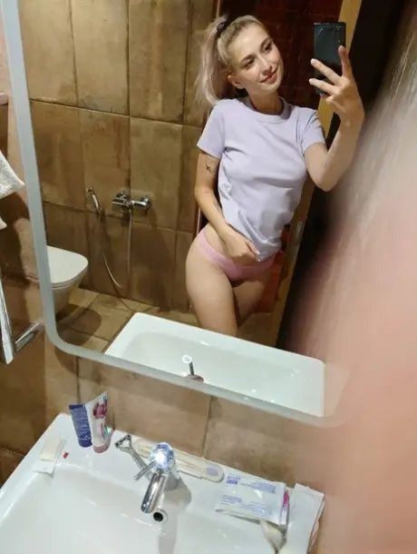 jifekak871 (18) female from GB - sexting partner