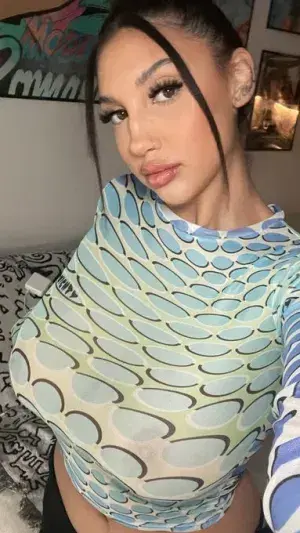 jifiho9114 (25) female from FR - sexting partner