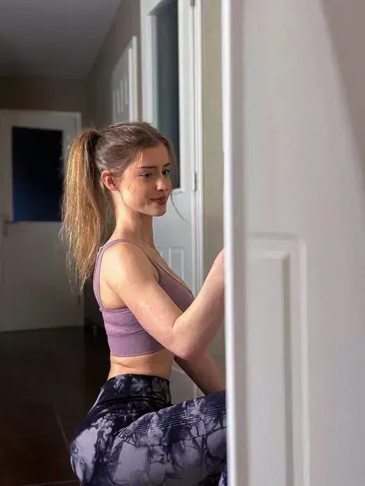 jikekok912 (18) female from GB - sexting partner