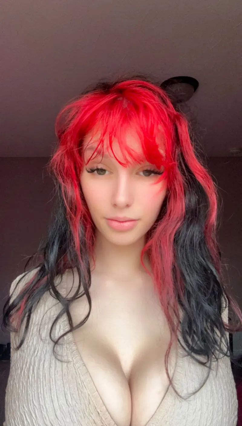 jimmyjessica43 (18) female from US - sexting partner