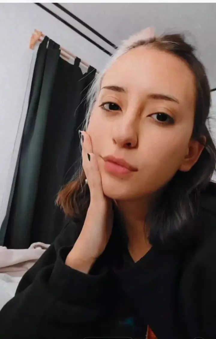 jivemav821 (18) female from US - sexting partner