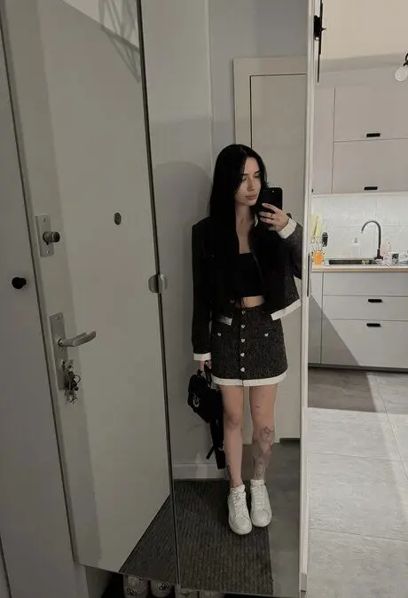 jixop23735 (18) female from GB - sexting partner