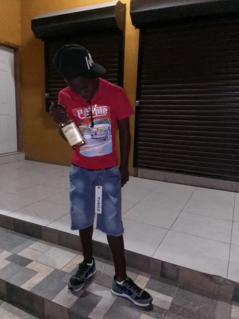 jjker (18) male from JM - sexting partner