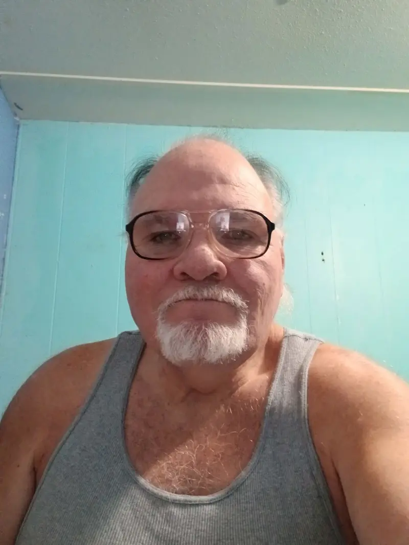 johntaftasr (18) male from US - sexting partner