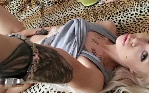 jojoheki (18) female from GB - sexting partner