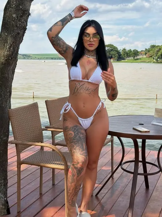 jolip22484 (18) female from AE - sexting partner