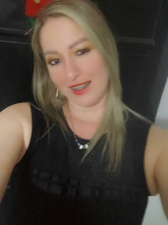 jolylyno (18) female from US - sexting partner